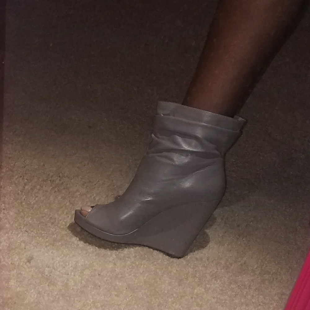 New worn BCBG booties - Picture 2 of 7